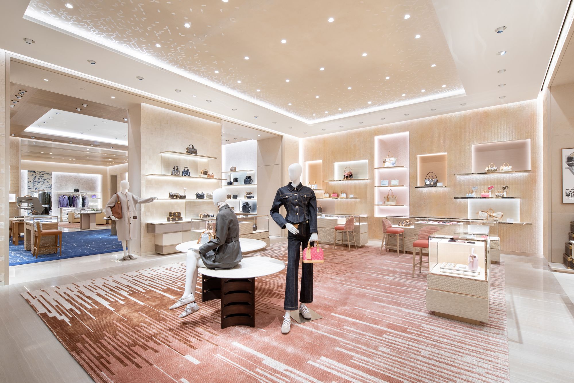 Louis Vuitton Pangyo 4