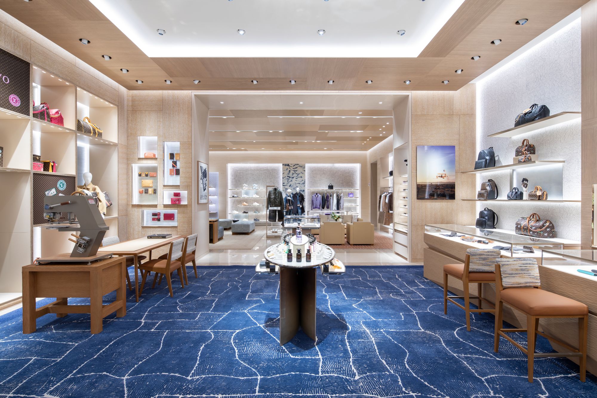 Louis Vuitton Pangyo 2