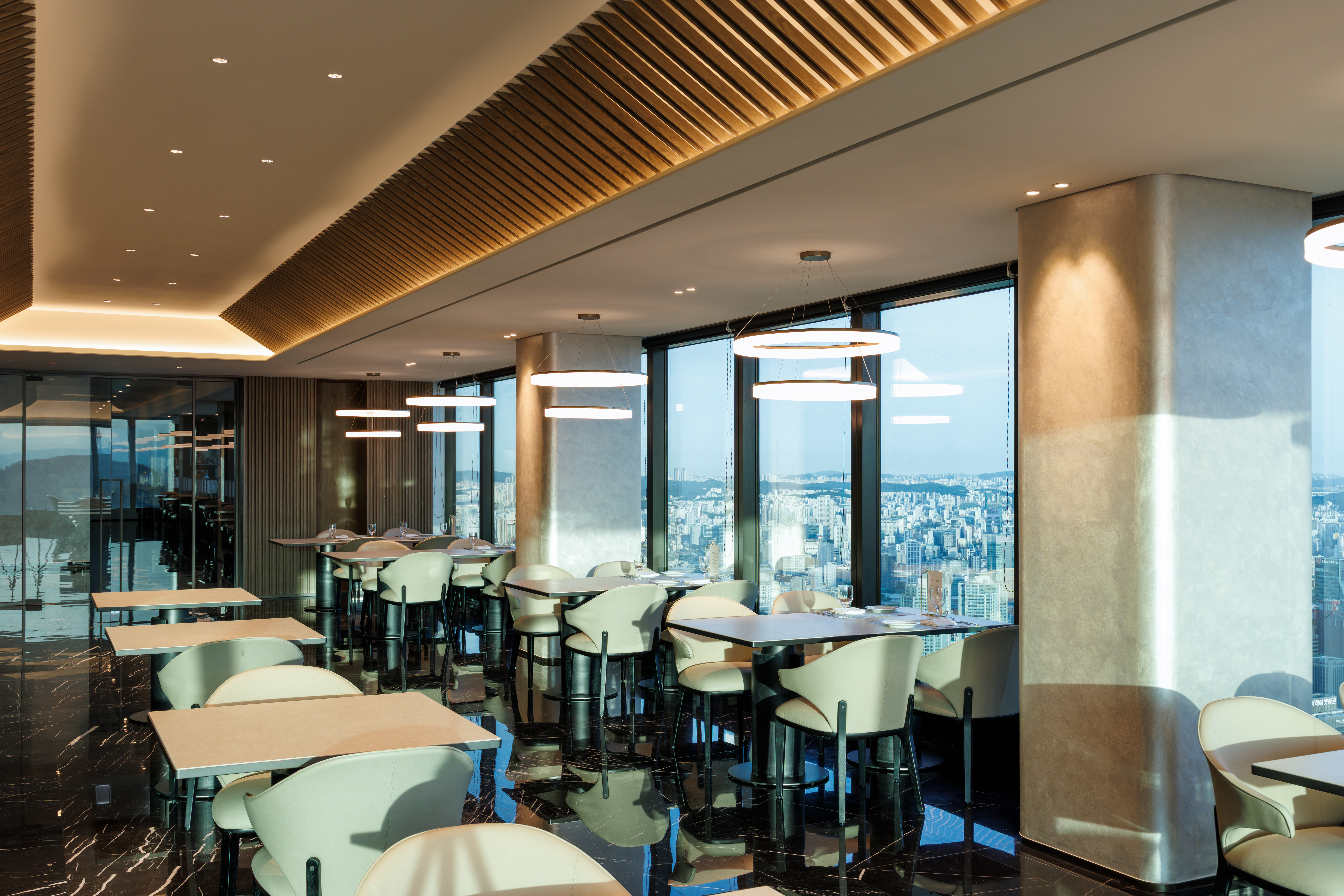 63 Skyline Dining 12