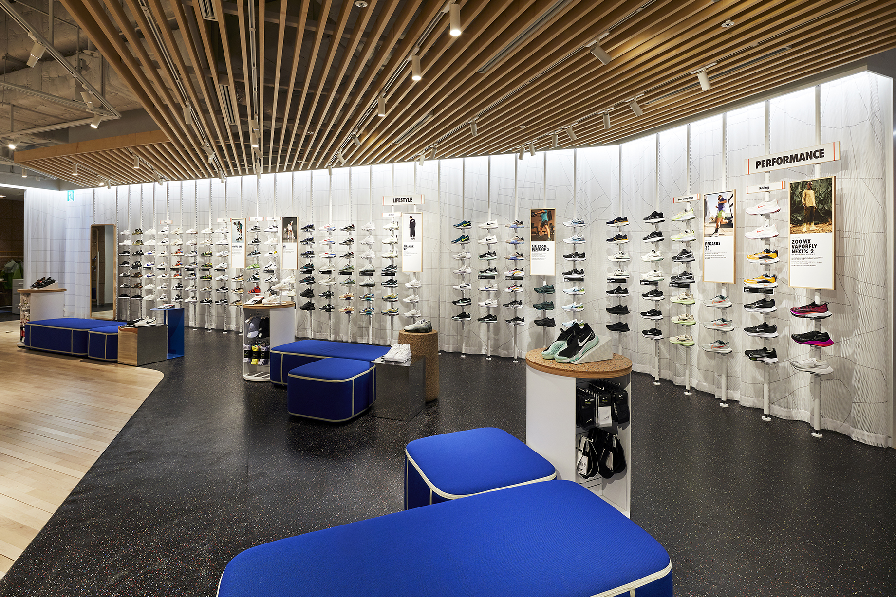 NIKE IFC 4