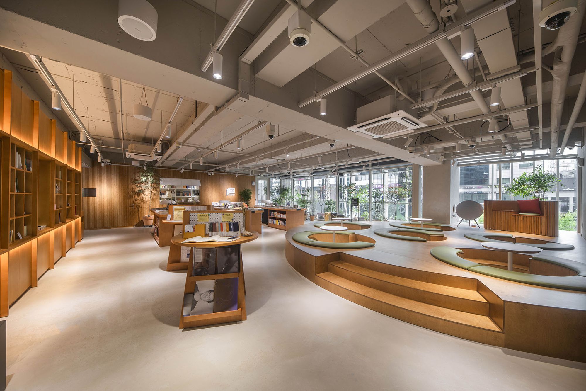LG U+ Flagship Store 2