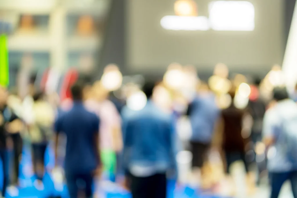 Blurred-People-at-Tradeshow-1024x683.webp
