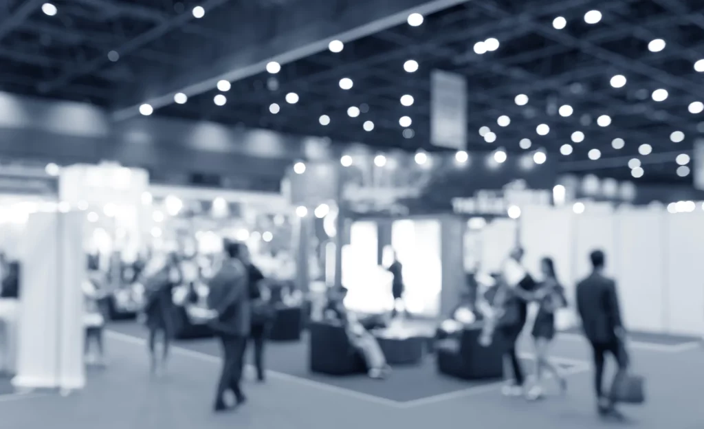 blurred-people-exhibition-expo-hall-1024x624.webp