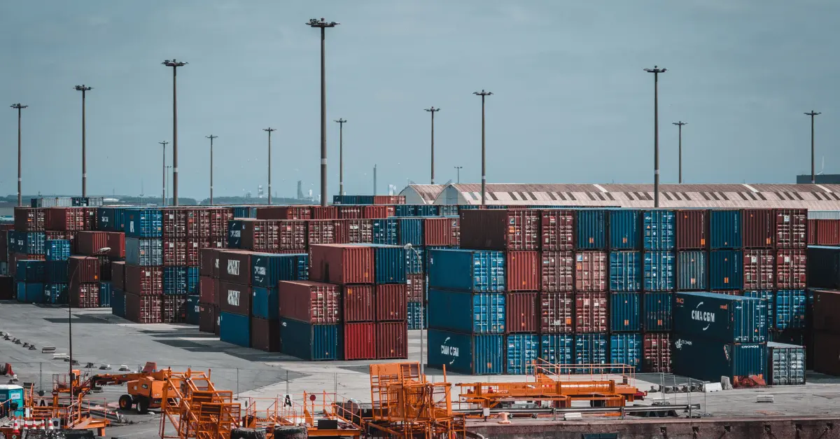 5 Surprising Examples of How Supply Chain Monitoring Strengthens Risk Management