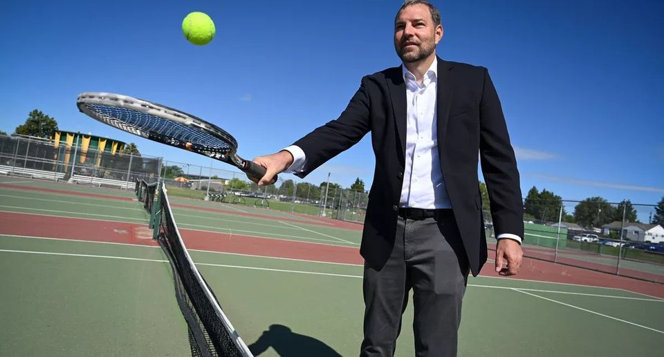 United States Tennis Association Pacific Northwest CEO Matthew Warren visits the Shadle Park tennis courts