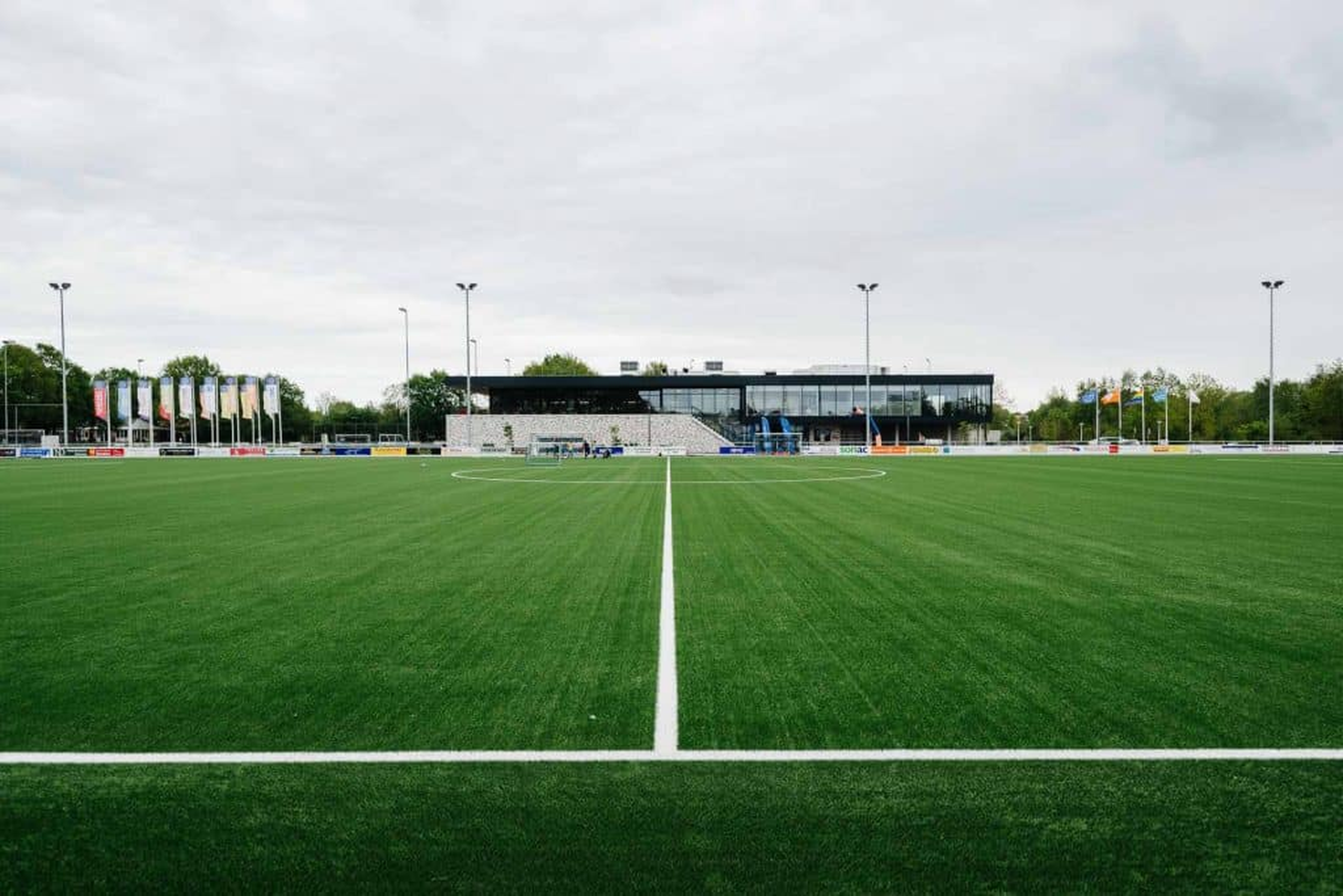 Voetbalveld vanaf de zijlijn