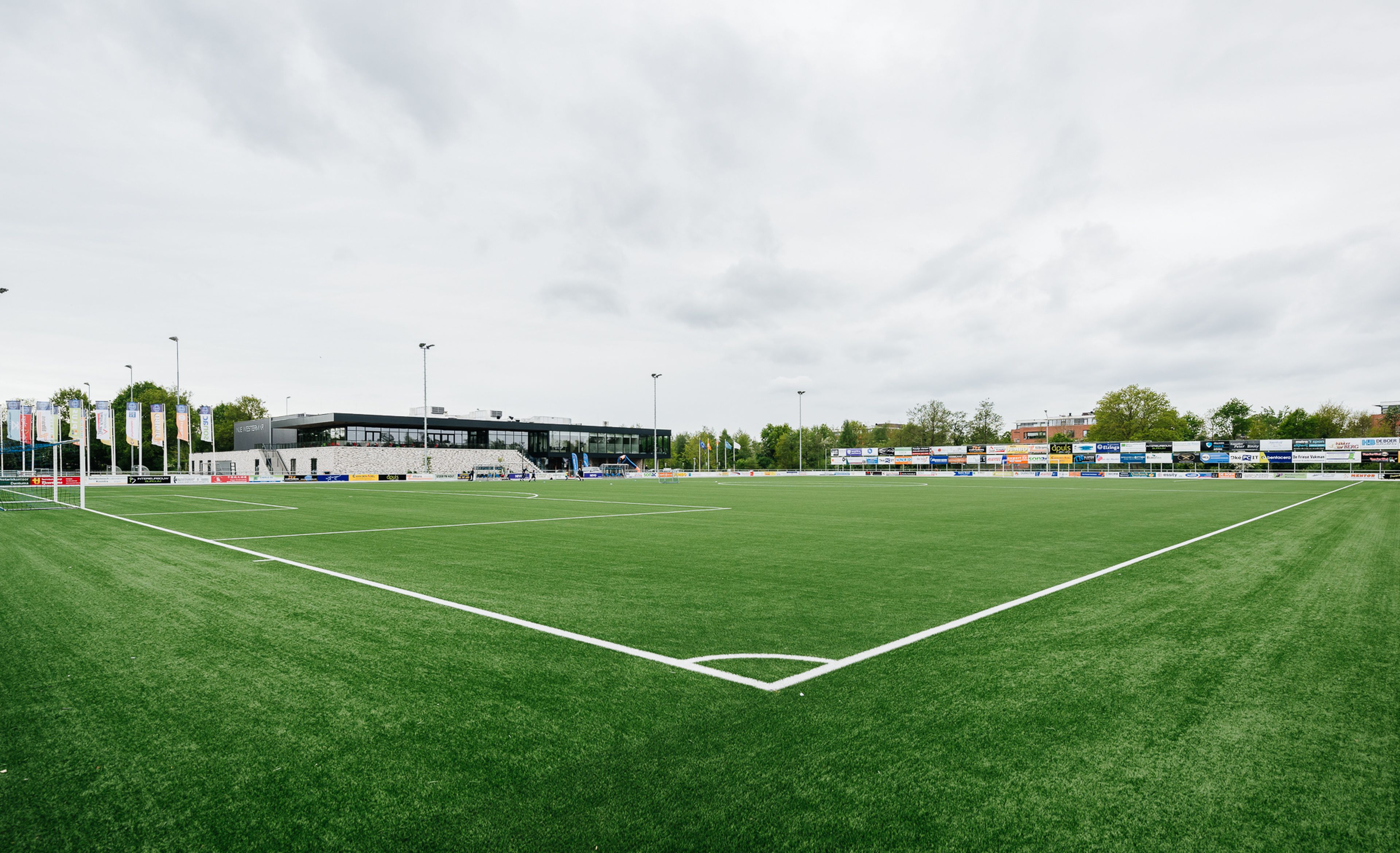 Voetbalveld vanaf de zijlijn