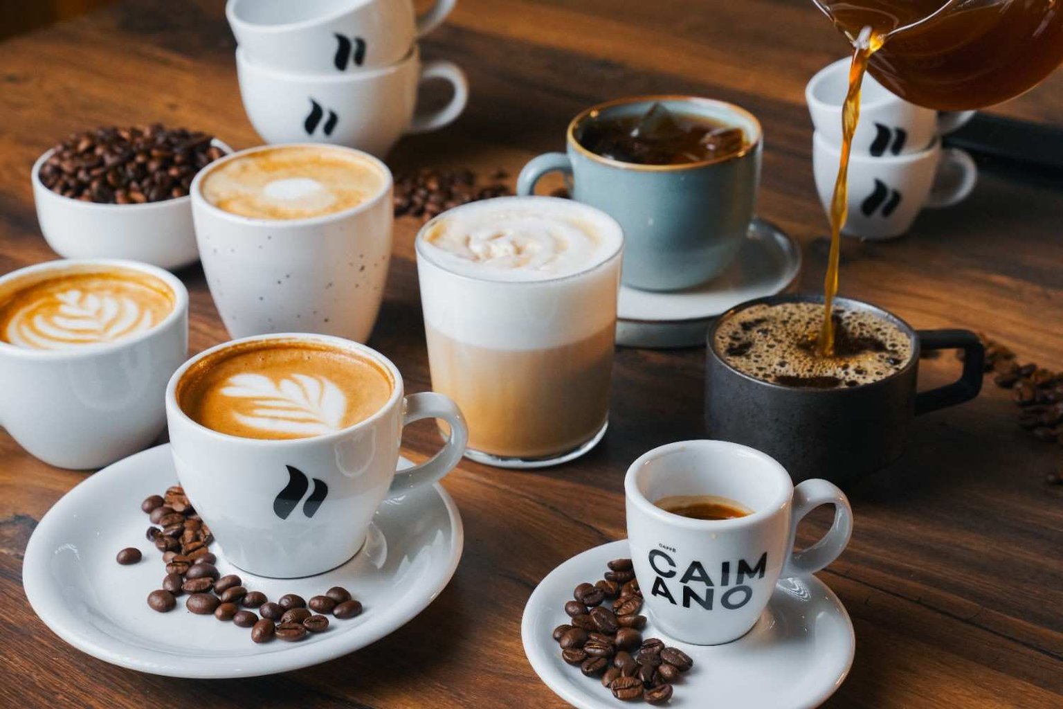 coffee cups with latte art and differenct coffee recipes