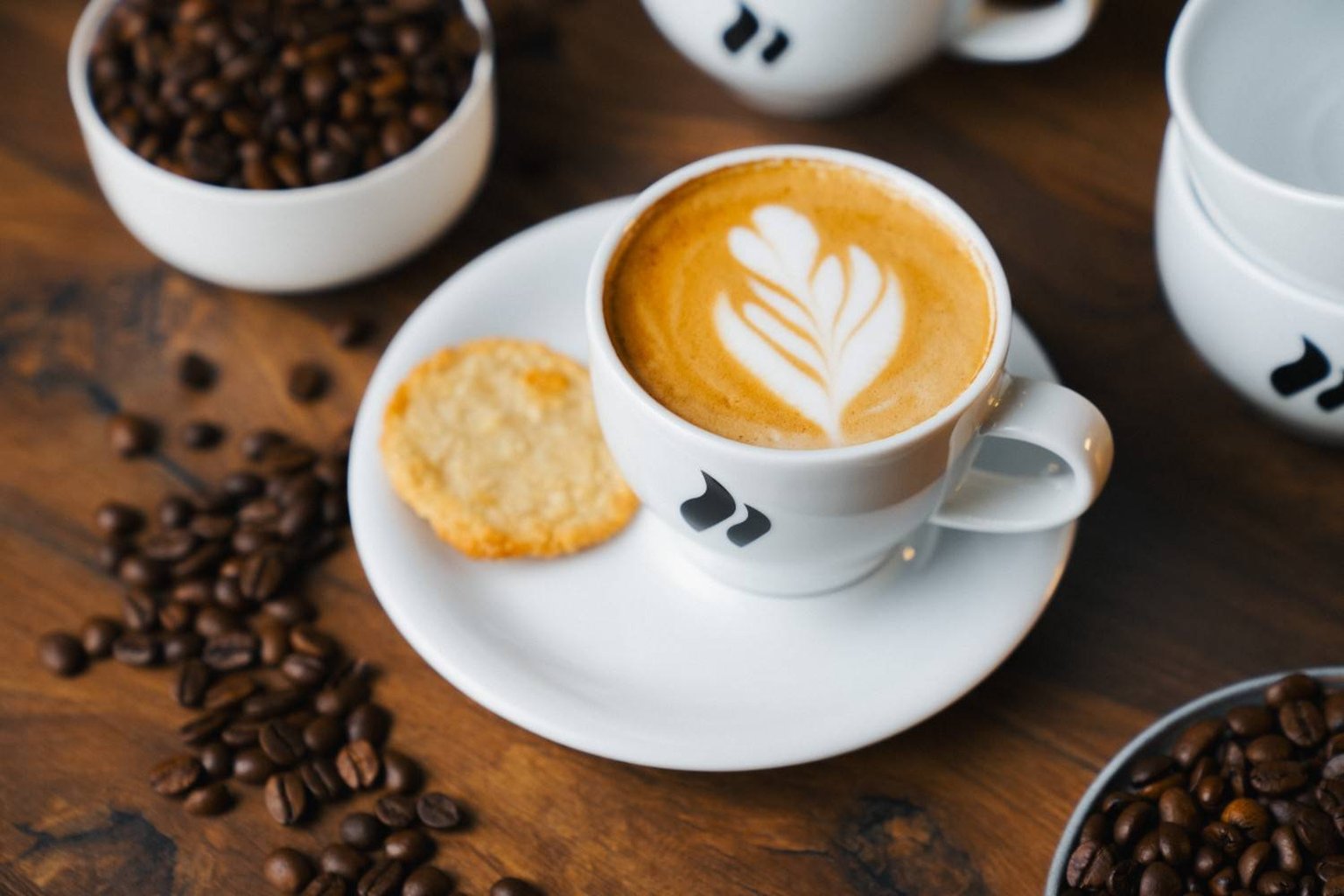 latte art with biscuit