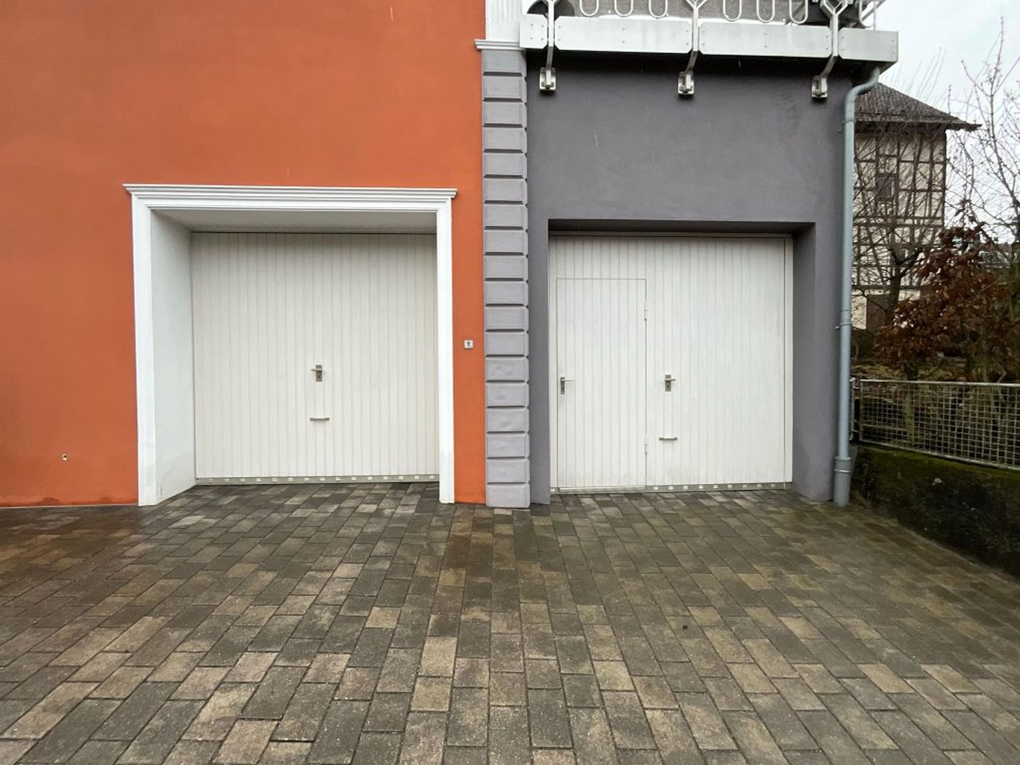 Montage von zwei Alpha Garagentoren in Wildberg
