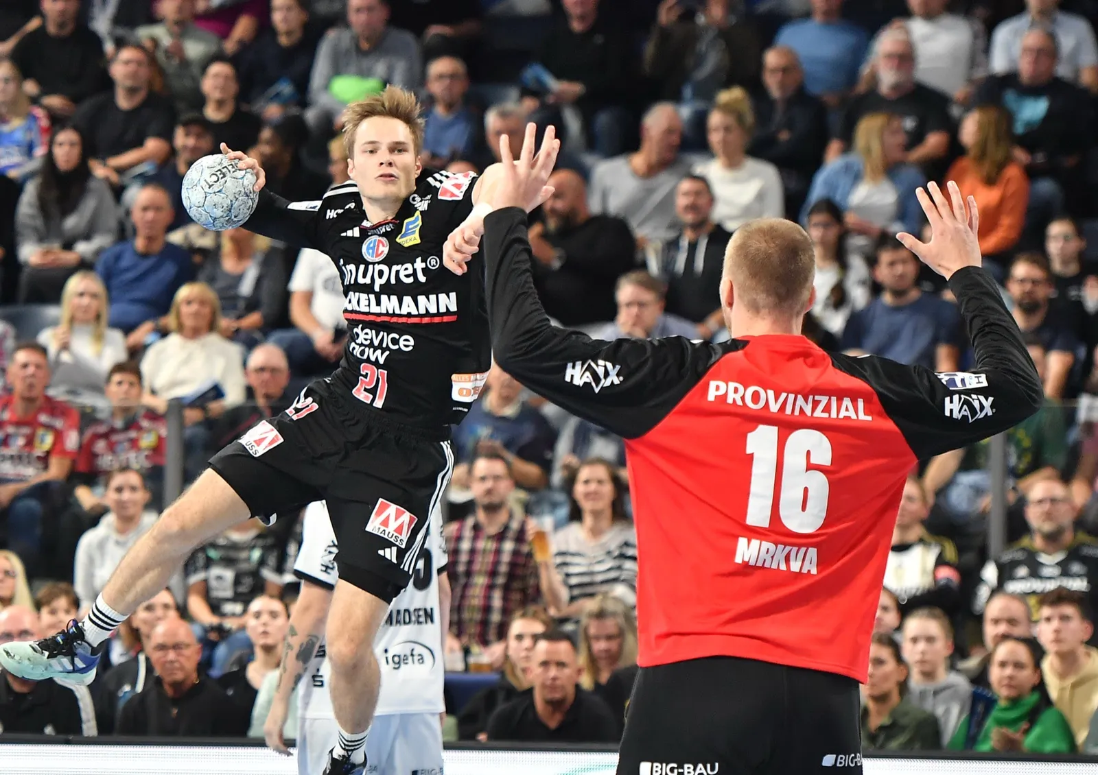 HC Erlangen unterliegt vor ausverkauftem Haus gegen den Rekordmeister THW Kiel mit 28:37