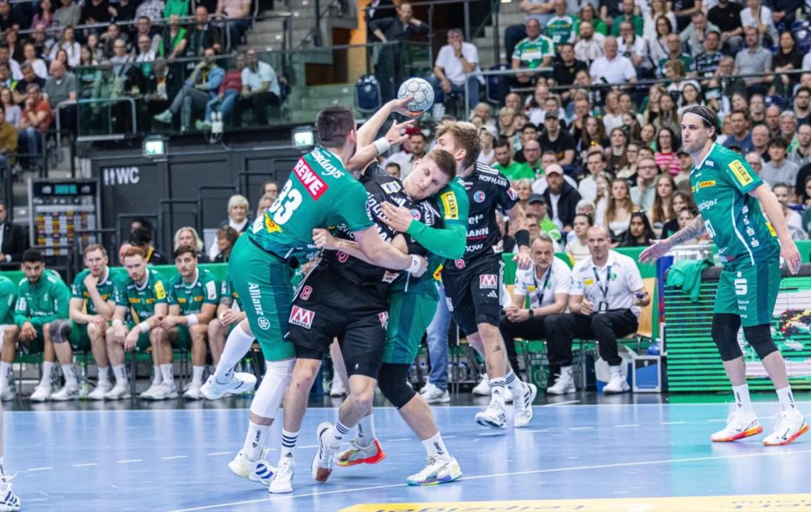 Trotz Aufholjagd: HCE unterliegt knapp in Leipzig