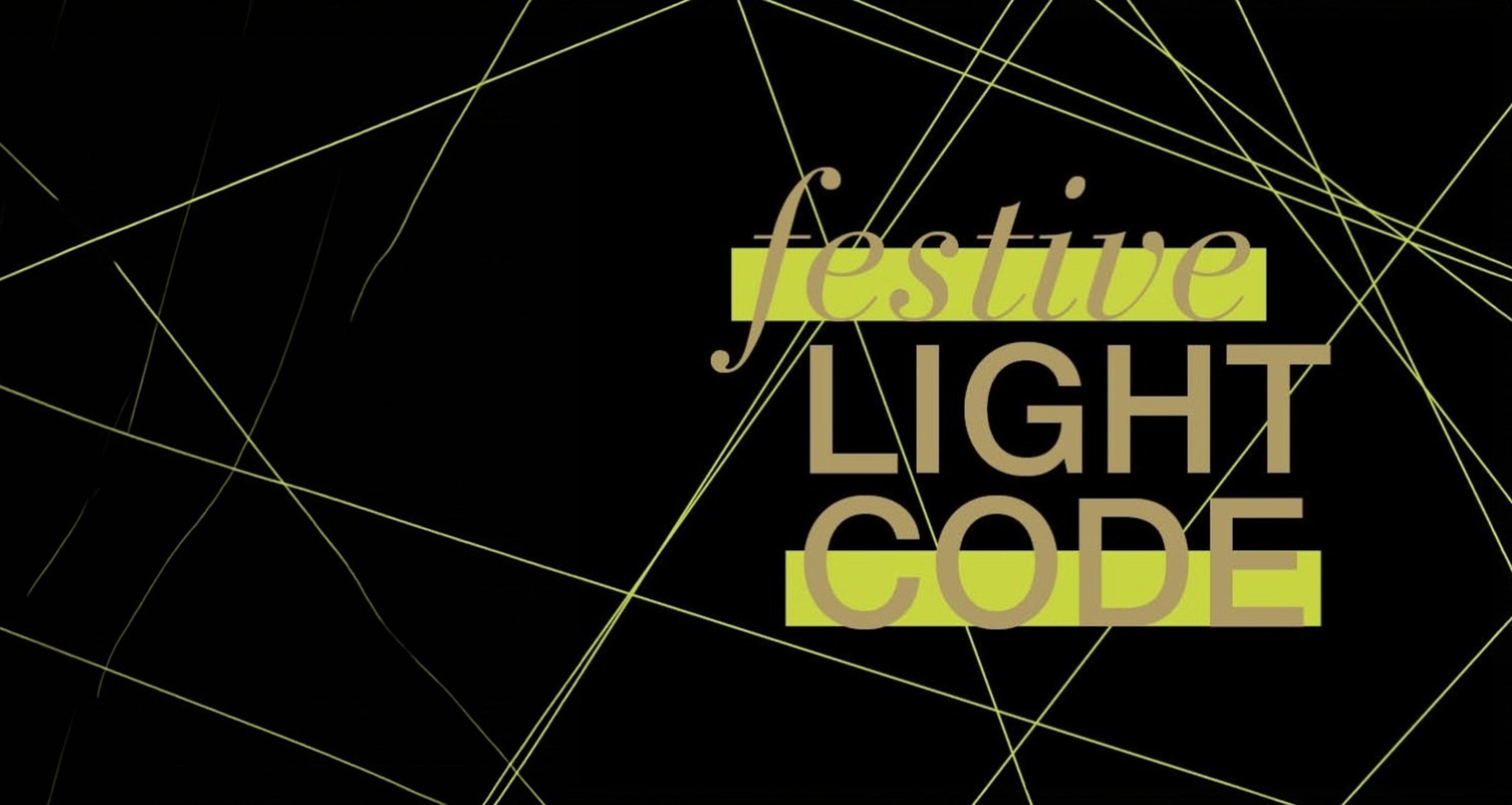 Schwarzer Hintergrund mit gelber Schrift "Festive Light Code" und leuchtenden Linien im Hintergrund.