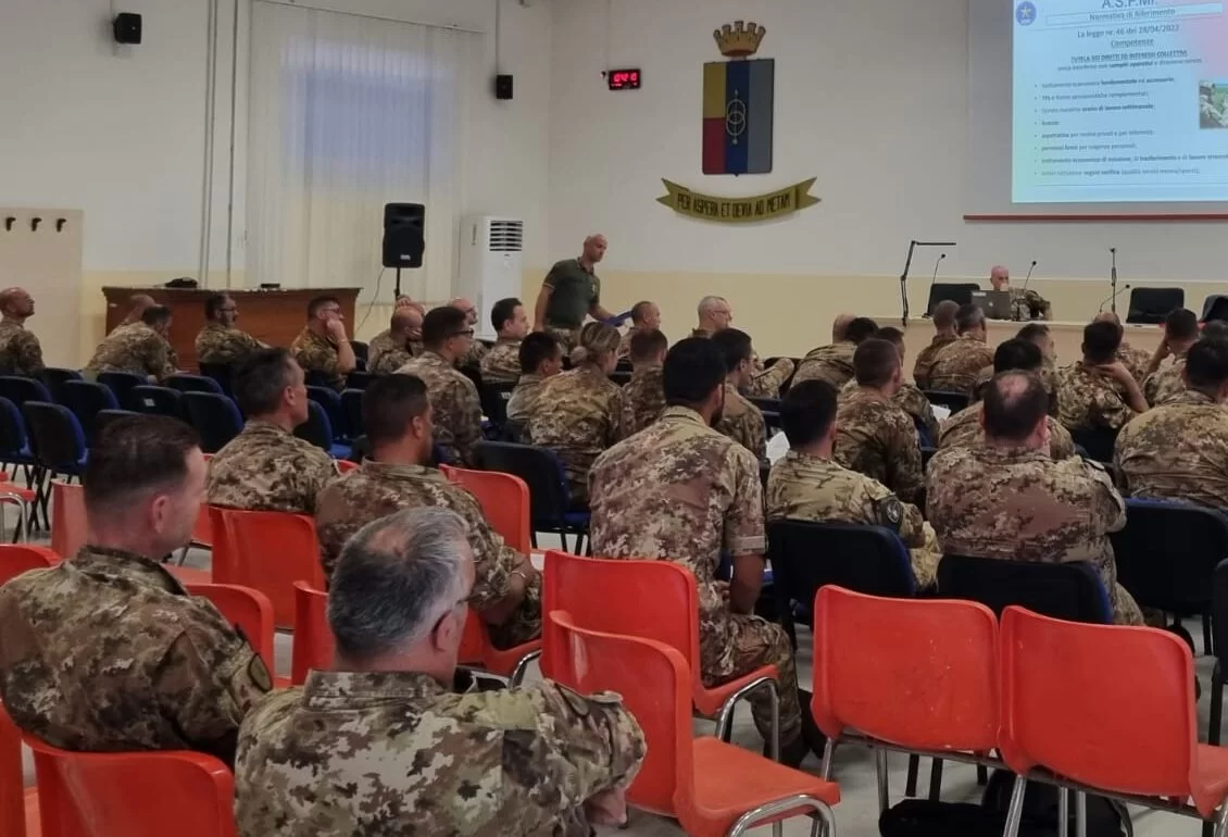 Anche i vertici militari esaltano il confronto con i sindacati militari invitando il personale a prendere parte alle assemblee