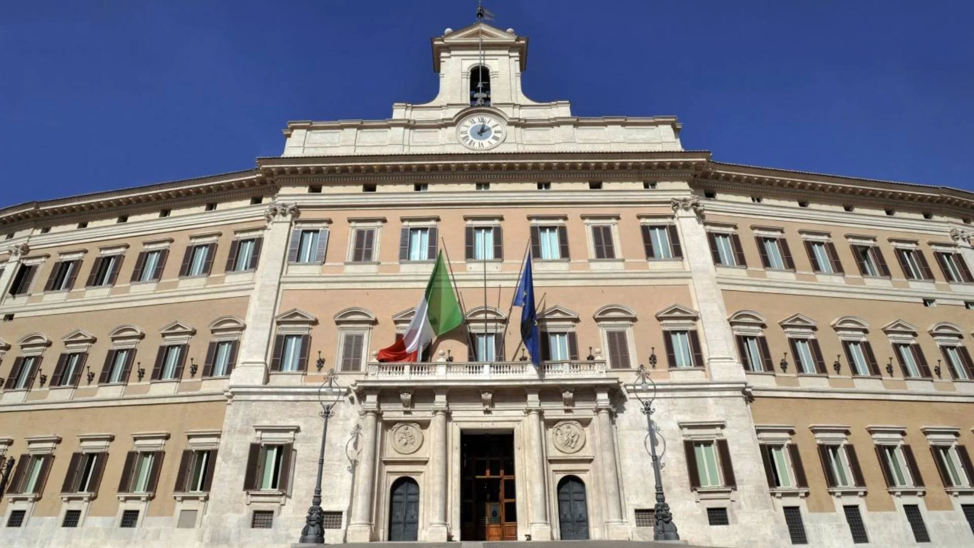 Legge sulla revisione delle Forze Armate: legge 244, cambio della nomenclatura dei gradi e nuovo sistema di reclutamento