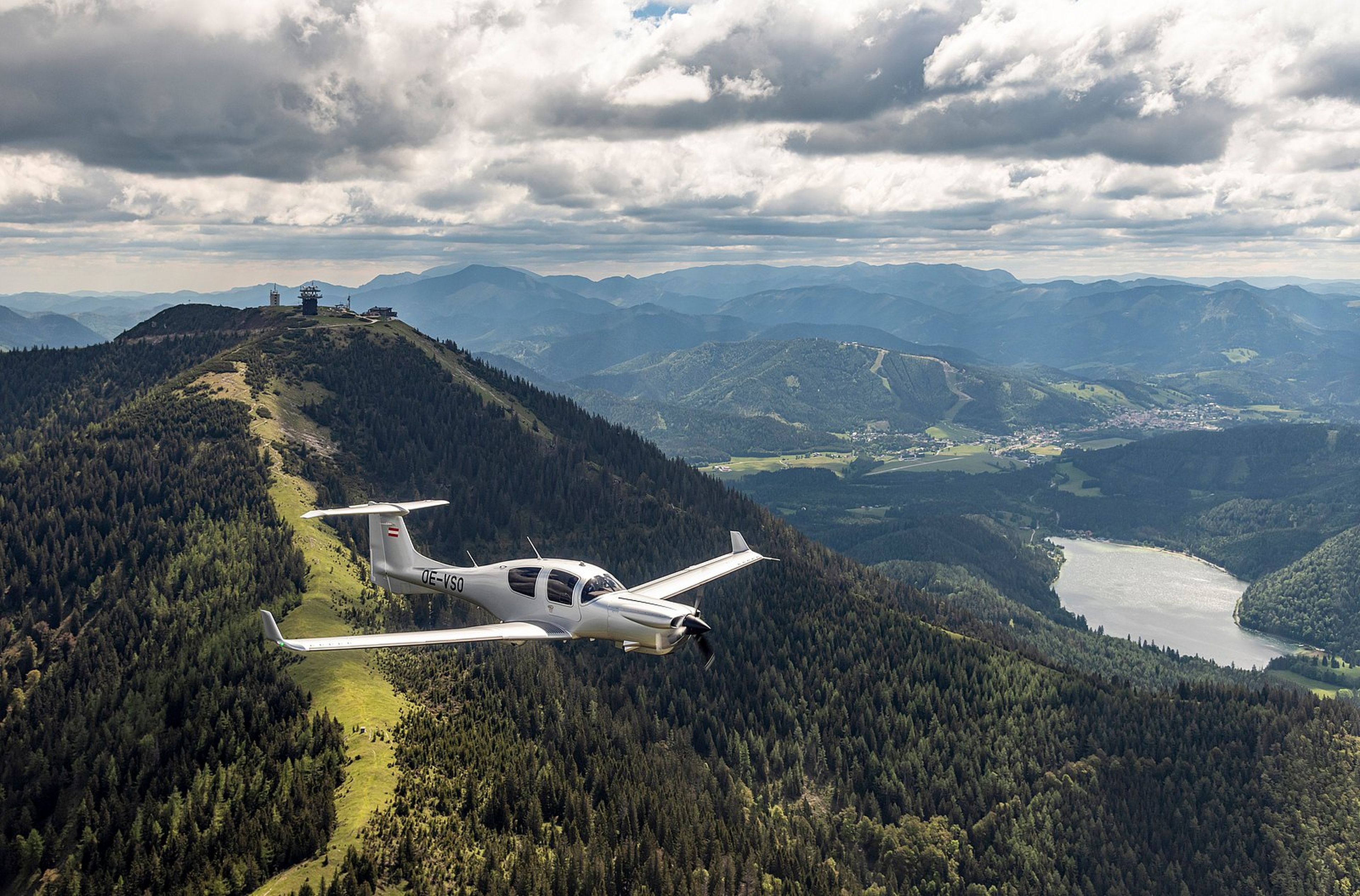 Diamond DA50RG Mountains