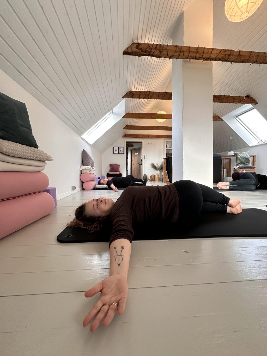 Yogastræk til siden hos Mette Krabek