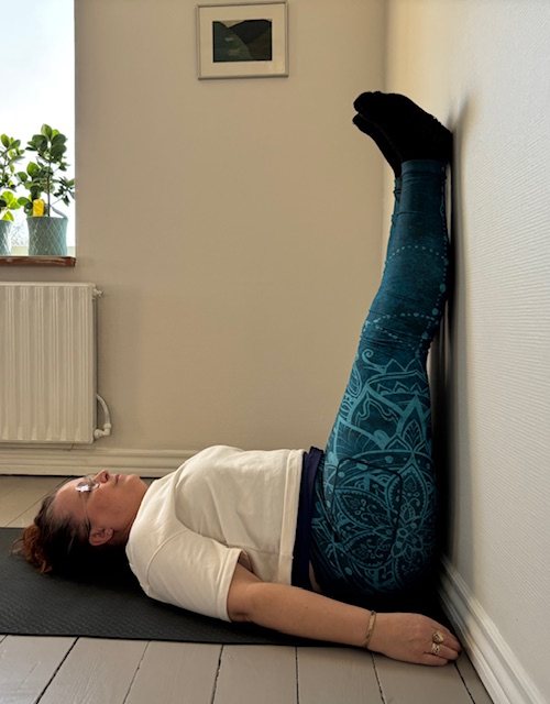 3. Ben op ad væg (eller sofa)