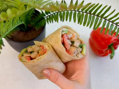 Kip wraps met yoghurt-knoflooksaus
