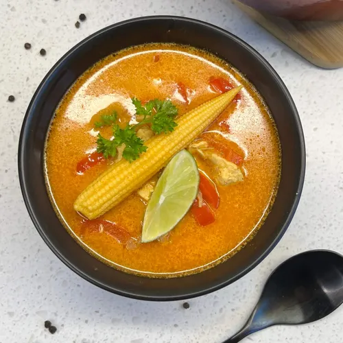 Thaise soep met kip en groenten