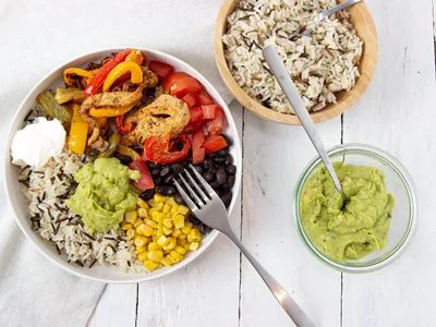 Kiprecepten - Kip fajitas rijstbowl