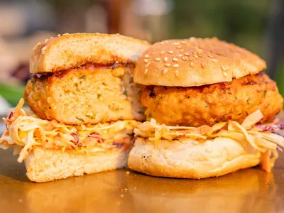 Krokante kip smashburger