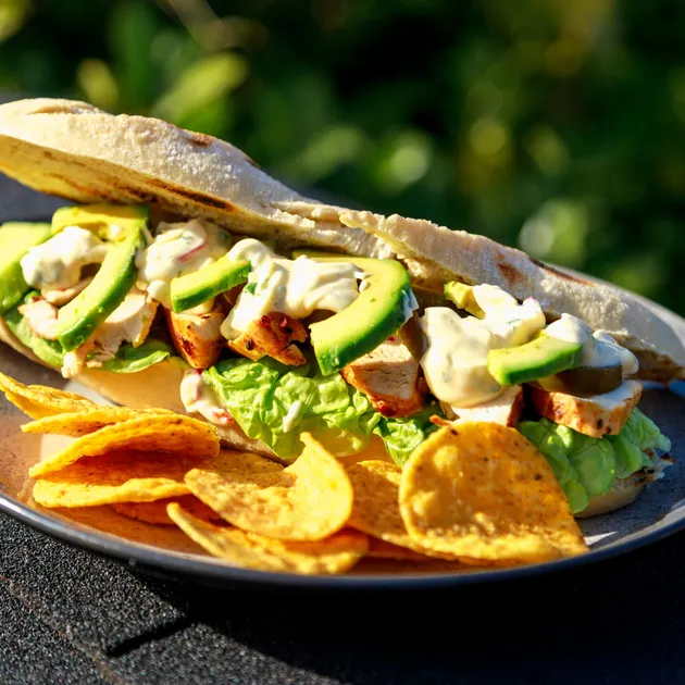 Chicken torta met koriander limoen-mayonaise
