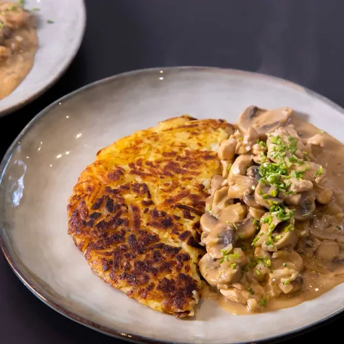 Züricher geschnetzeltes met kip en rösti, door Rudolph van Veen