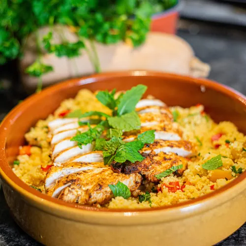 Kipfilet met een zomerse couscous salade