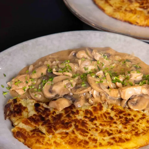Züricher geschnetzeltes met kip en rösti, door Rudolph van Veen
