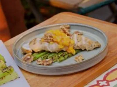 Gerookte kipfilet met abrikozen chutney en gekarameliseerde bleekselderij