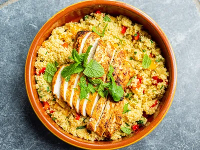 Kipfilet met een zomerse couscous salade