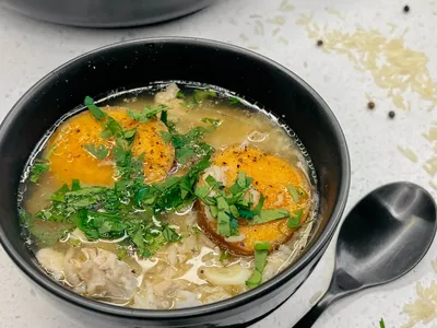 Kippensoep met rijst en zoete aardappel