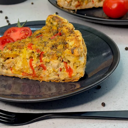 Knapperige quiche met malse kip en groenten