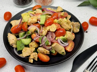Avocado salade met kip