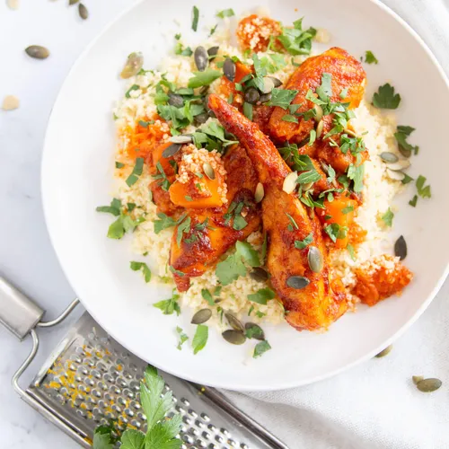 Harissa kip met pompoen en couscous