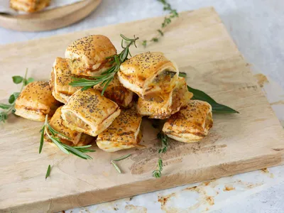 Kiprecepten - Saucijzenbroodjes van kipgehakt