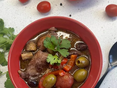 Kip in tomaten-olijvensaus