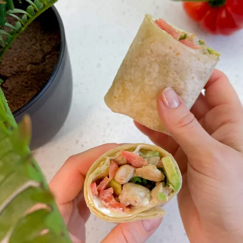 Kip wraps met yoghurt-knoflooksaus