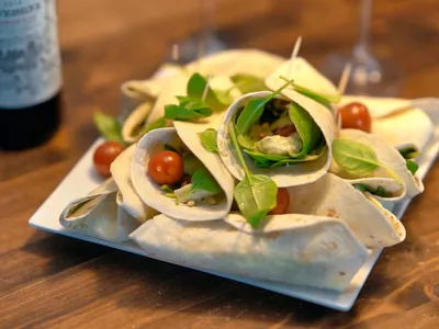 Eline kipt wraps met pesto en spinazie