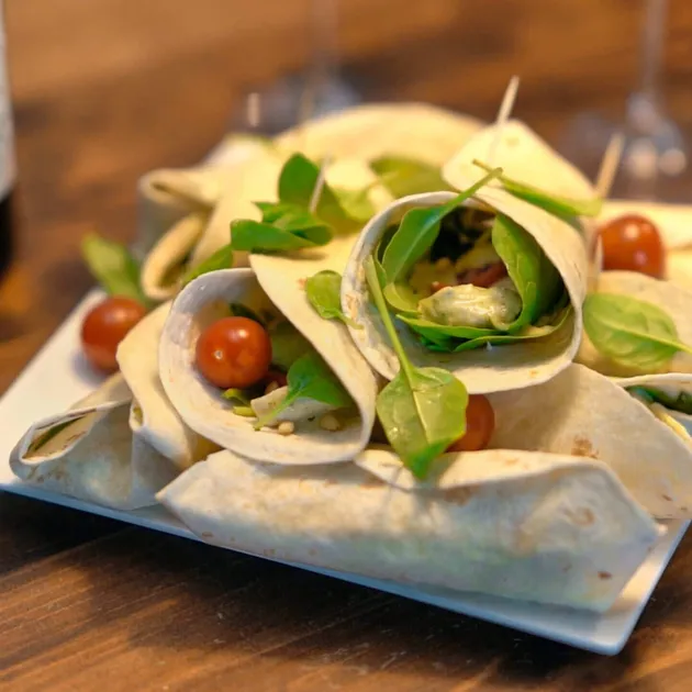 Eline kipt wraps met pesto en spinazie