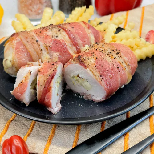 Gevulde kipfilet met mozzarella en ontbijtspek