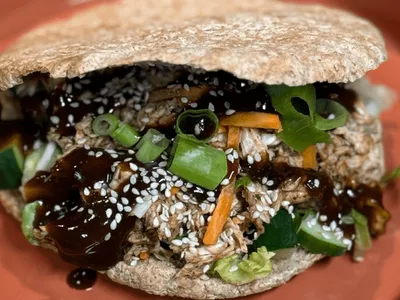 Broodje Dunner - Pita pulled chicken