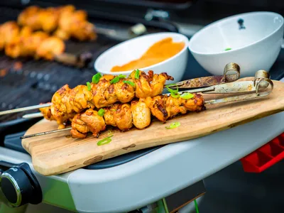 Thaise kippenspiesen met satésaus