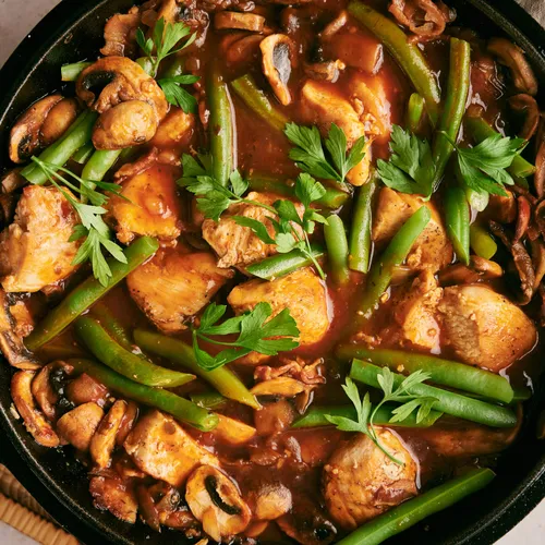 Jachtsauspannetje met kip, sperziebonen en champignons