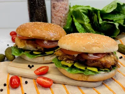 Krokante honing-kipburger