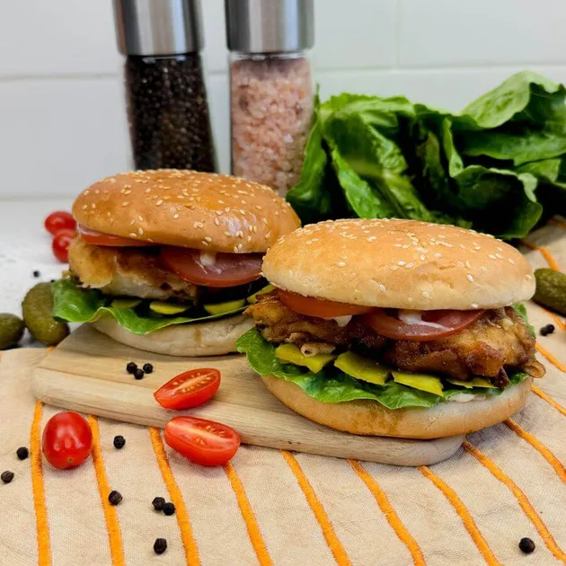 Krokante honing-kipburger