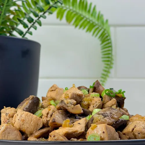 Malse kipstoof met bleekselderij en champignons