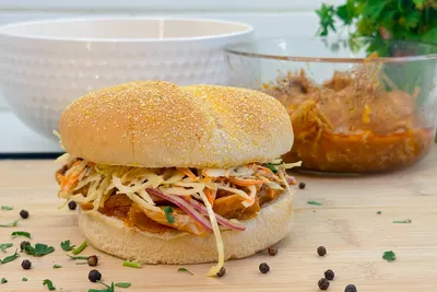 Pulled chicken saus maken