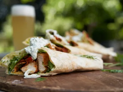 Kipwraps met Grieks tintje